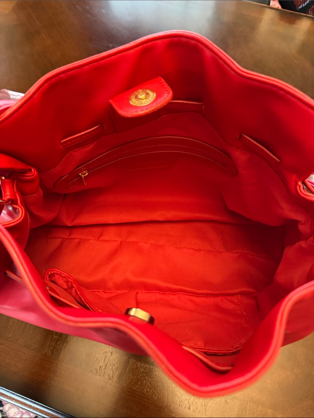 Badgley Mischka NWT red drawstring shoulder bag with detachable crossbody strap - Picture 7 of 7
